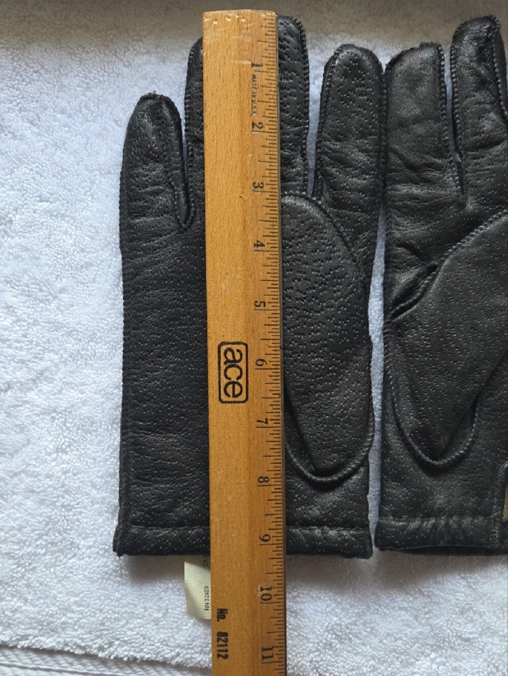 isotoner ...women or  Mens  Black Leather Gloves...unworn ..no Tags. - Picture 10 of 15